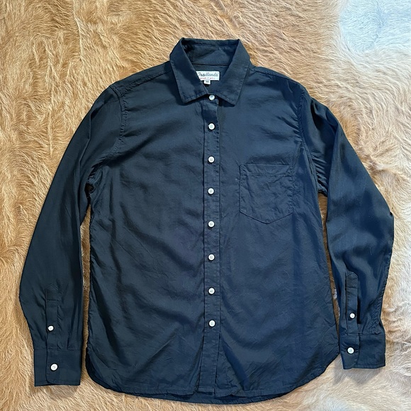 Tradlands Tops - Tradlands tencel/rayon silky button up blouse M